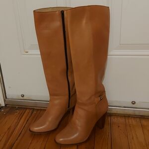 Beige leather boots 👢👢